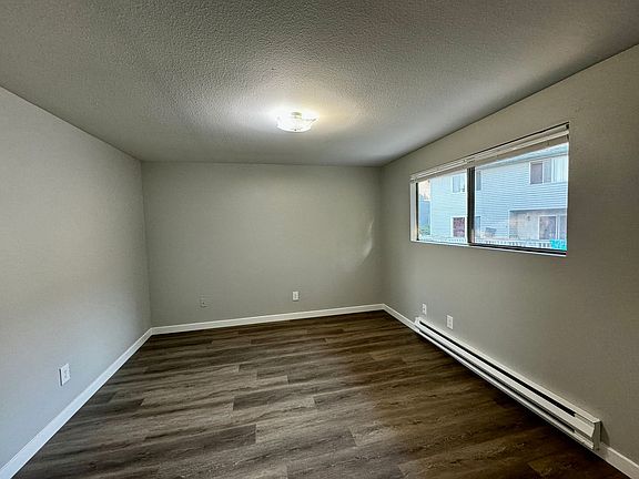 3rd image of 5811 Glenwood Ave
