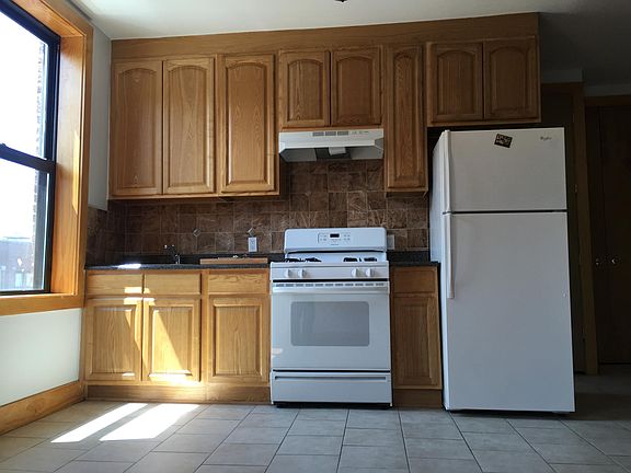 2nd image of 2814 Crescent St APT 11