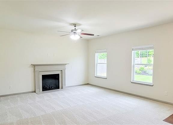 3rd image of 3325 Ivey Ridge Rd NE