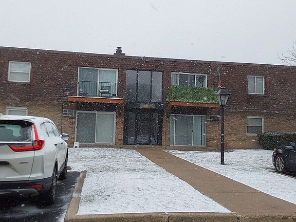 2nd image of 705 Grove Dr APT 101
