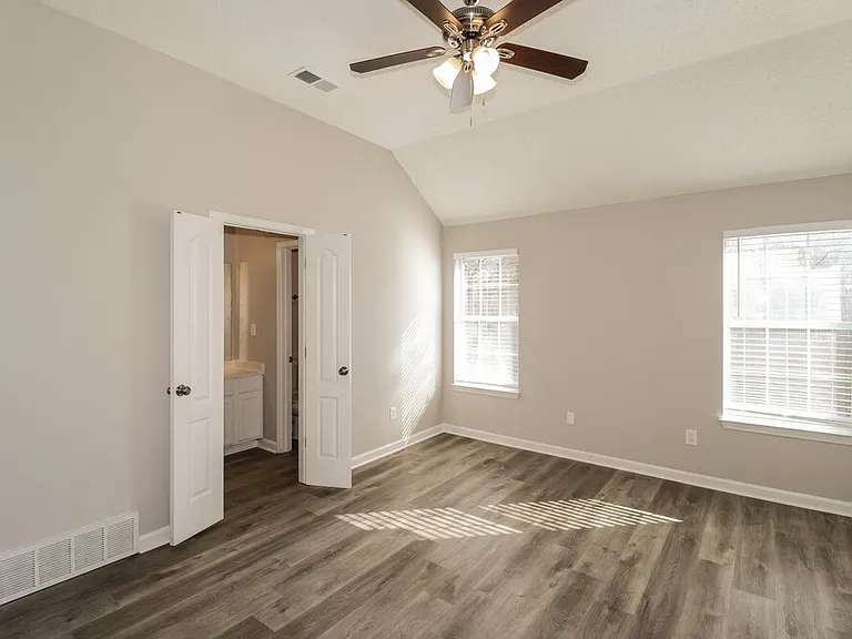 9137 Cinderhill Cv E — Photo 10