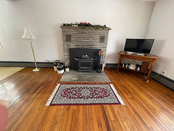 Living Room 19'7" x 15'2"