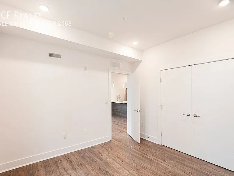 2623 Christian St #304 — Photo 11