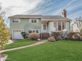 14 Seabury Rd, Garden City, NY 11530