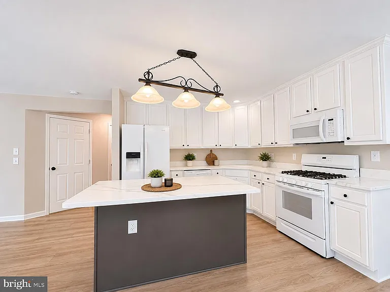 14047 Sable Ct — Photo 12
