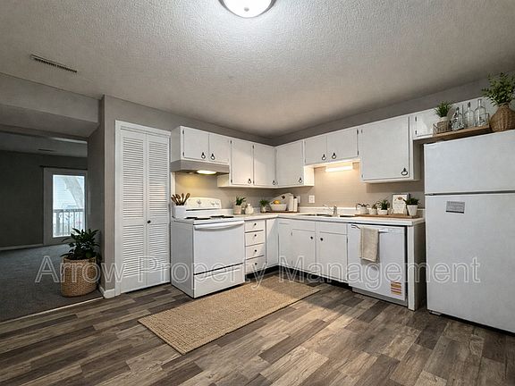 3rd image of 1027 A St APT 21