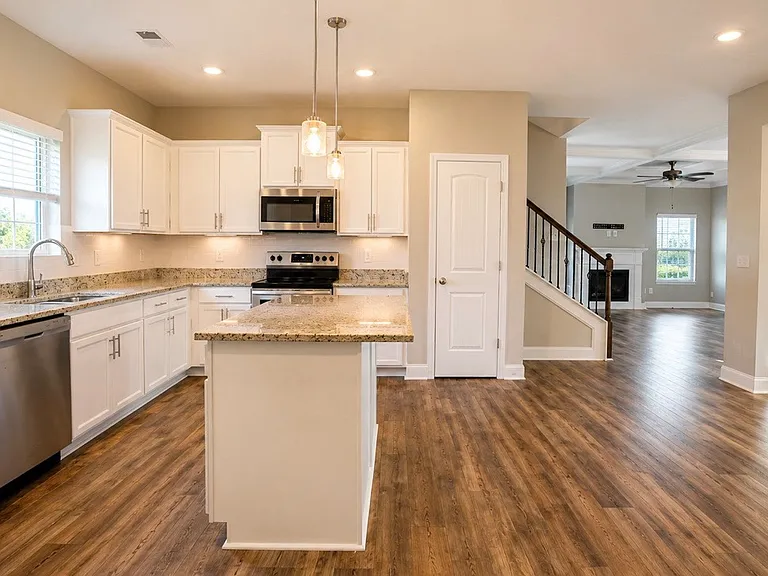 2252 Viking Ct — Photo 8