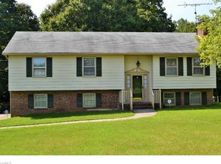 4264 Winnabow Rd, Winston Salem, NC 27105