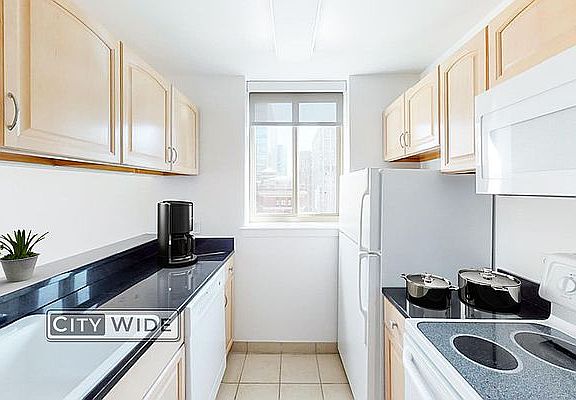 4th image of 340 E 29th St APT 3a