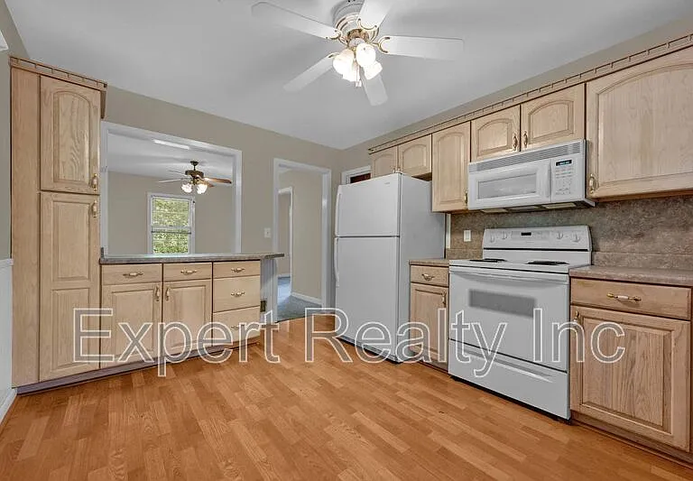 2249 4th Place Cir NE — Photo 7