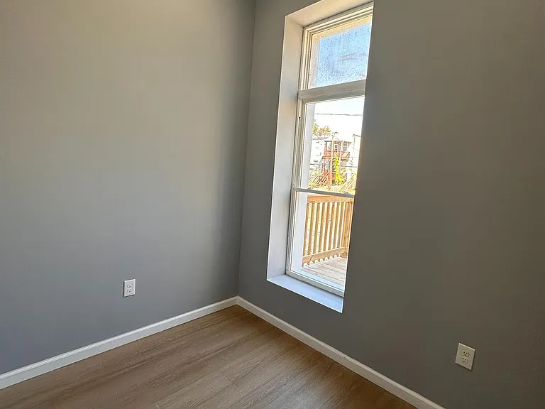 1927 Druid Hill Ave #2 — Photo 6