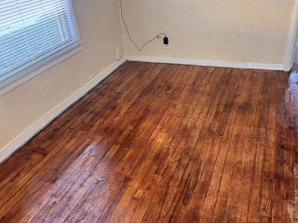 106 N Mill St, Bowie, TX 76230