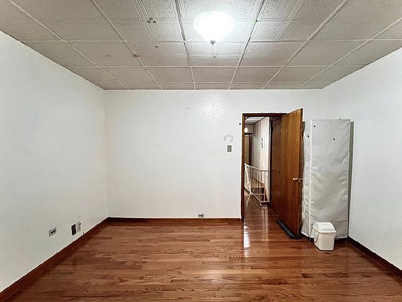 5th image of 2634 S Alder St