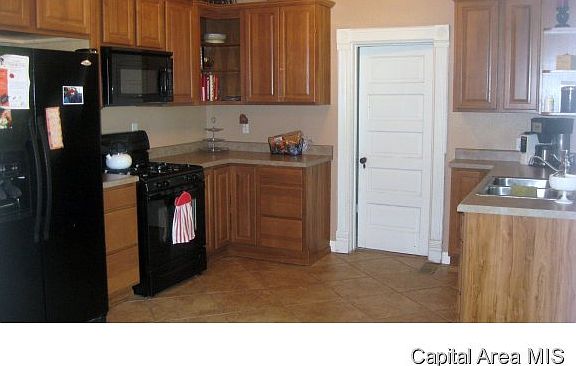 4th image of 351 E Elm St