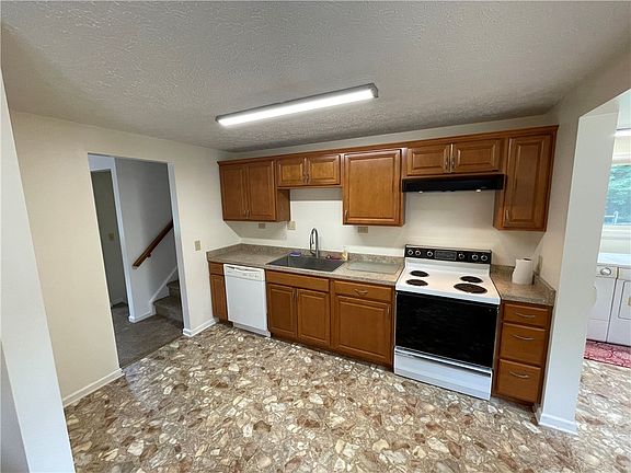 4th image of 16 Doud Cir
