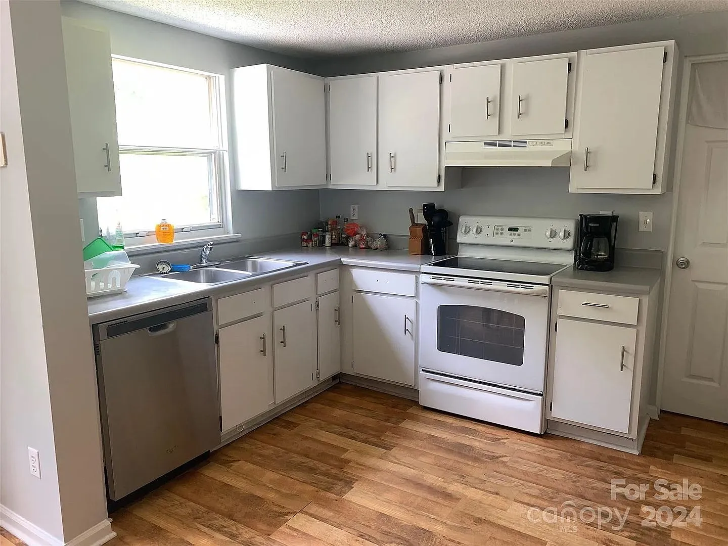 Room in 6 Bedroom Home at Flint Glenn Ln — Photo 4