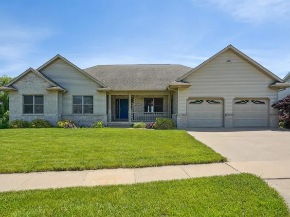 4909 Twilight Dr, Dubuque, IA 52002