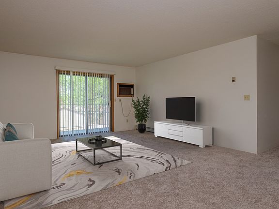 Fargo, ND South Pointe Apartments | Living