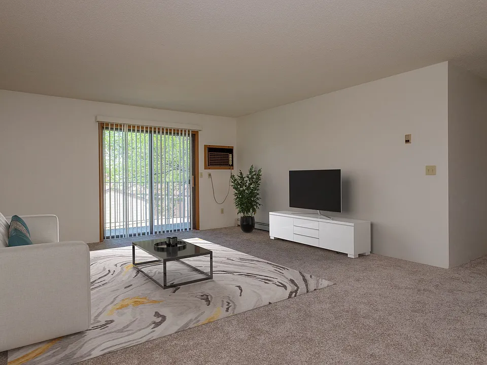 Fargo, ND South Pointe Apartments | Living