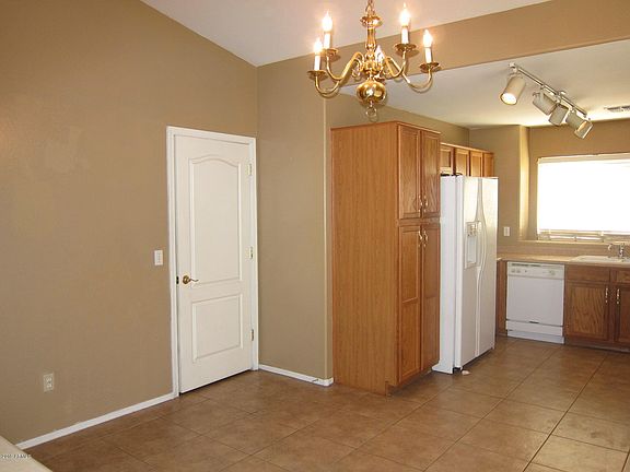 4th image of 1512 W Burgess Ln
