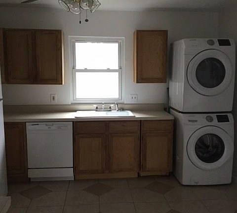 3rd image of 806 Lake Edward Dr