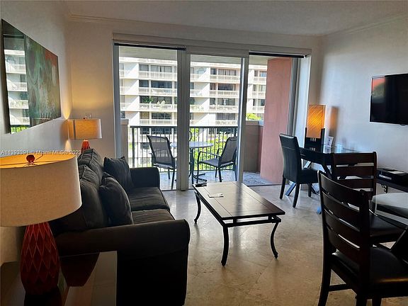 4th image of 2951 S Bayshore Dr #913