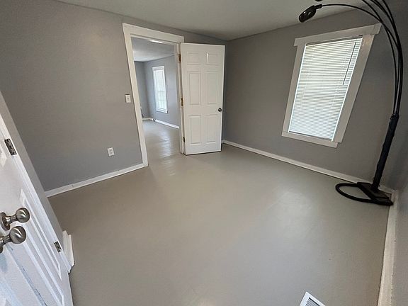 2nd image of 2312 Alameda St #Rs5