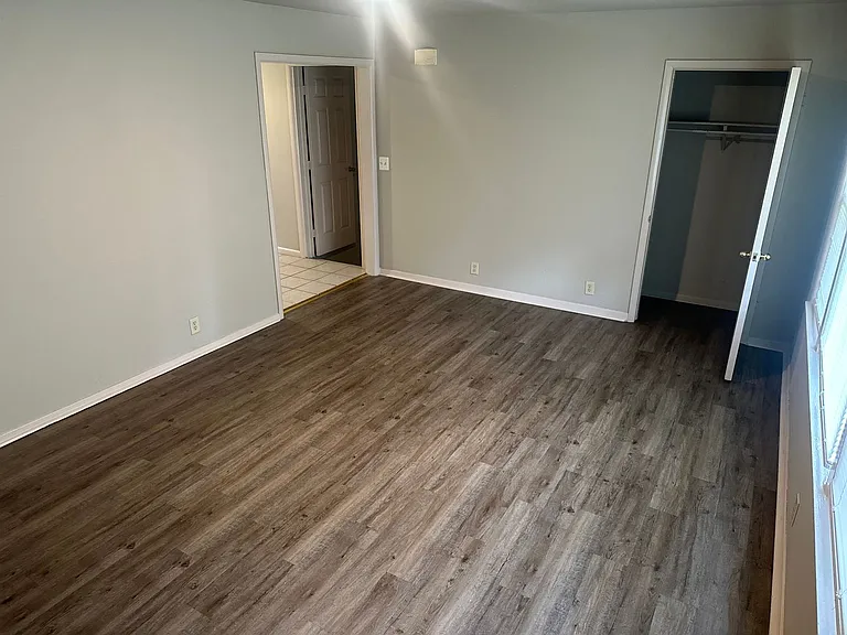 1007 Mayes Ave — Photo 3