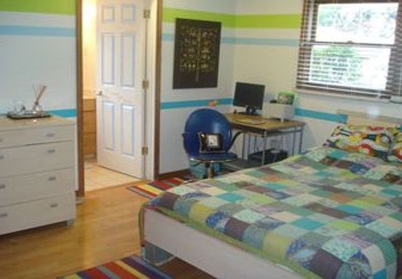 1 ST FLR BEDROOM W/FULL BATH