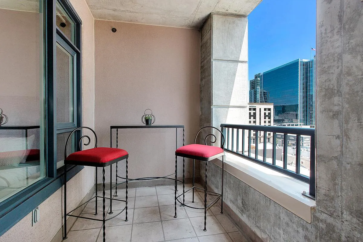 2 bed, 910 sqft, $5,000 — Photo 3