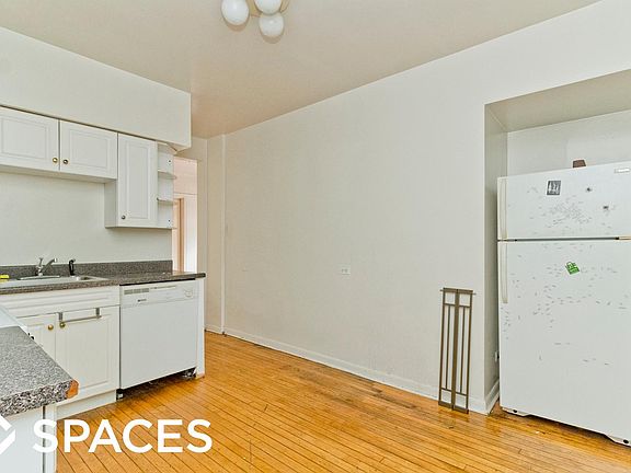 2nd image of 915 W Waveland Ave #1SRE