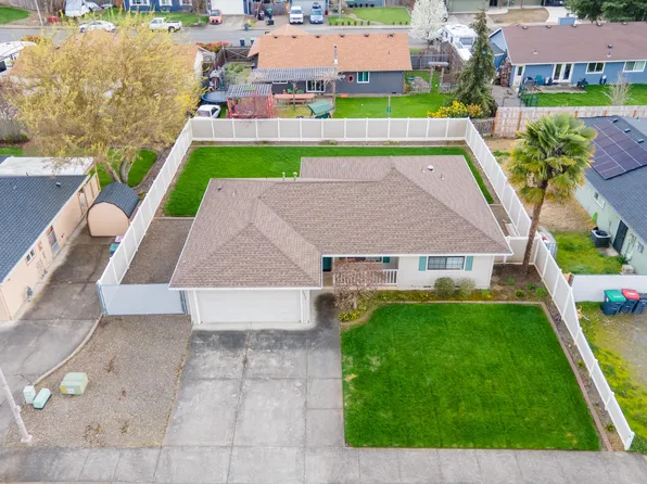 3252 Blackthorn Way, Medford, OR 97504