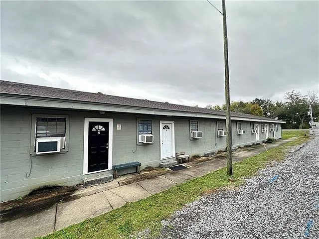 2 bed, 1.0 bath, 840 sqft, $985 — Photo 2