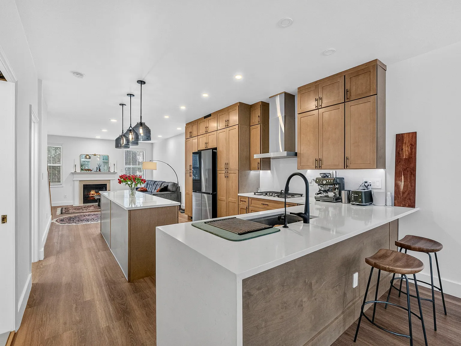 2 bed, 2.5 bath, $3,800 — Photo 4