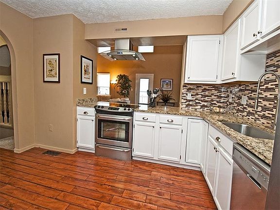 3rd image of 523 Sunrise Dr