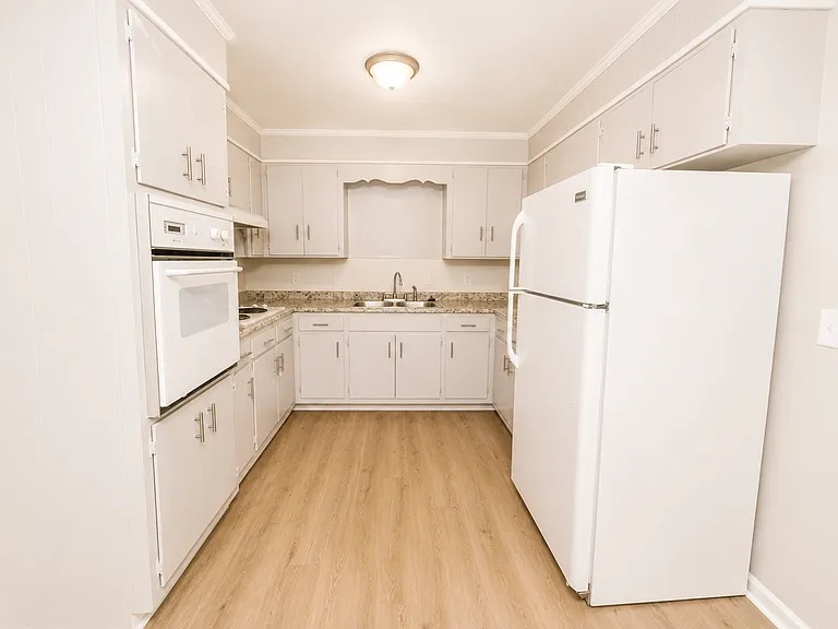 547 N Water Ave — Photo 5