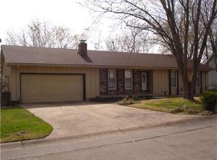 954 Ridge Dr, Warrensburg, MO 64093