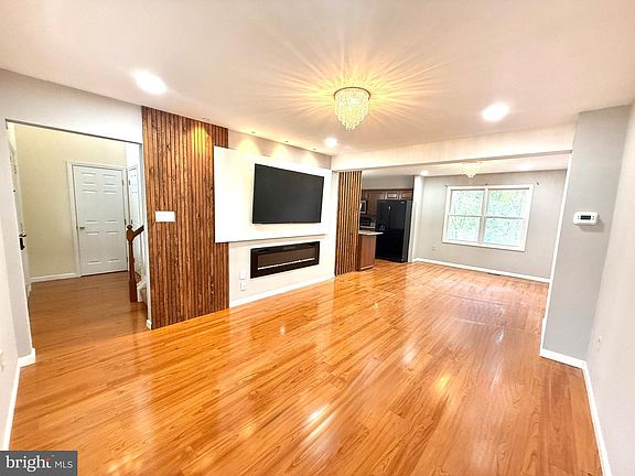 3rd image of 6081 Long Pond Dr