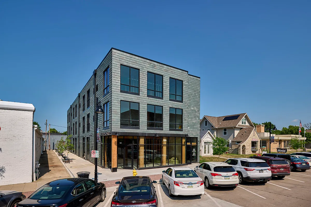 Building Photo - 304 5th St