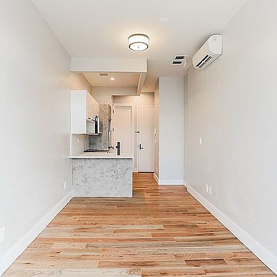 5th image of 1409 Bryant Ave APT 4B