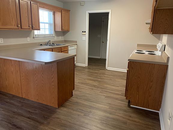 2nd image of 2106 Eastview Dr