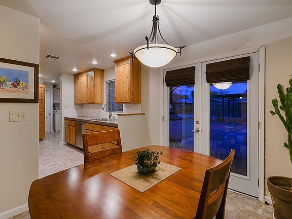 4th image of 2558 E Hedrick Dr