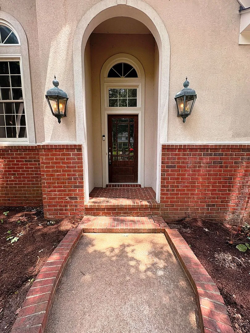 One Of Kind Home In Woodchase Subdivision! Over 3400 Sq Ft! Must have owner's approval on pets, f... — Photo 4