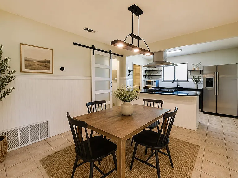 1105 Stratford Cv — Photo 13