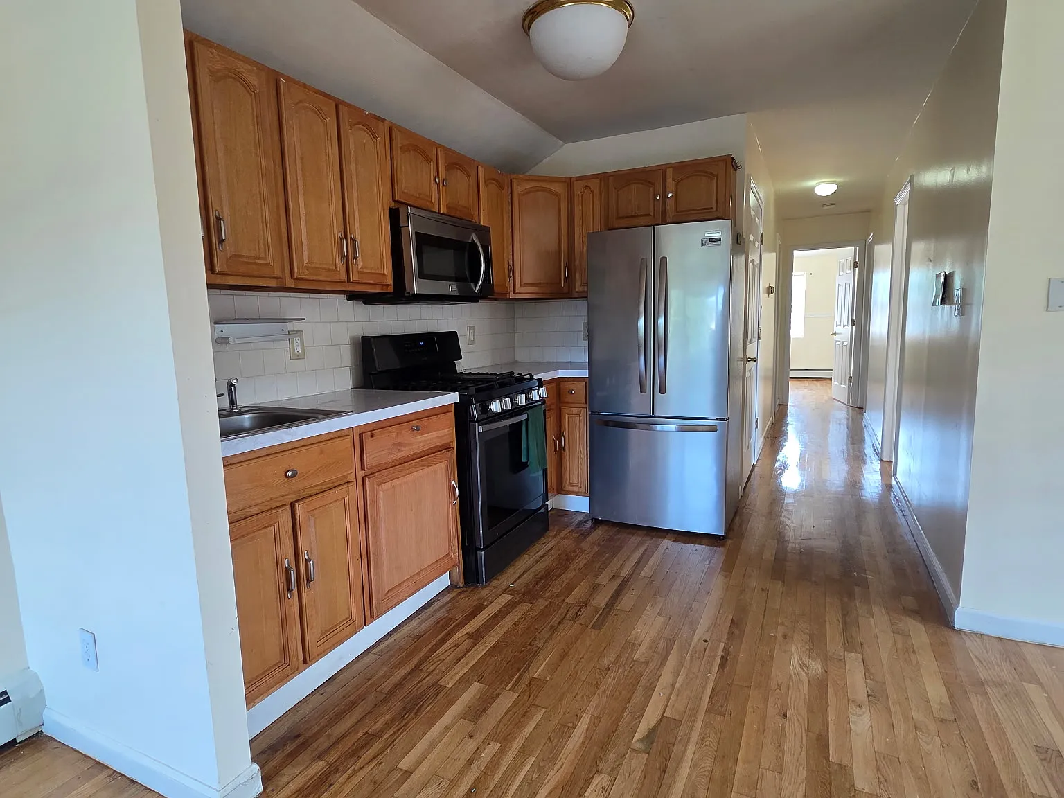 3 bed, 1000 sqft, $3,500 — Photo 2