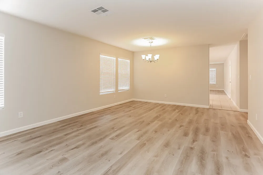 3 bed, 2.0 bath, 1564 sqft, $2,205 — Photo 3
