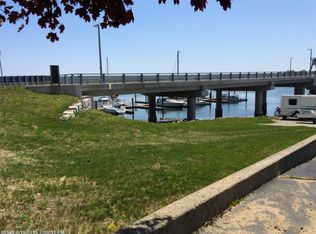 5 Badgers Is W APT 4, Kittery, ME 03904