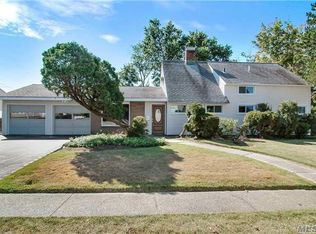 51 Faith Ln, Westbury, NY 11590