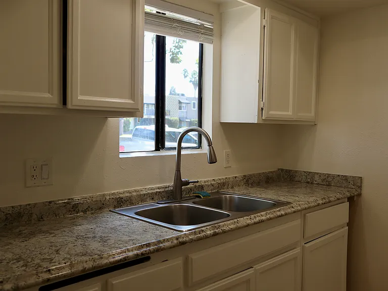 5915 Woodman Ave #103 — Photo 4