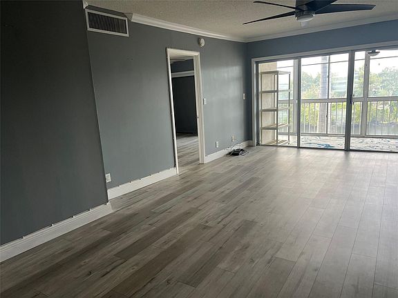5th image of 1301 E Hillsboro Boulevard #403